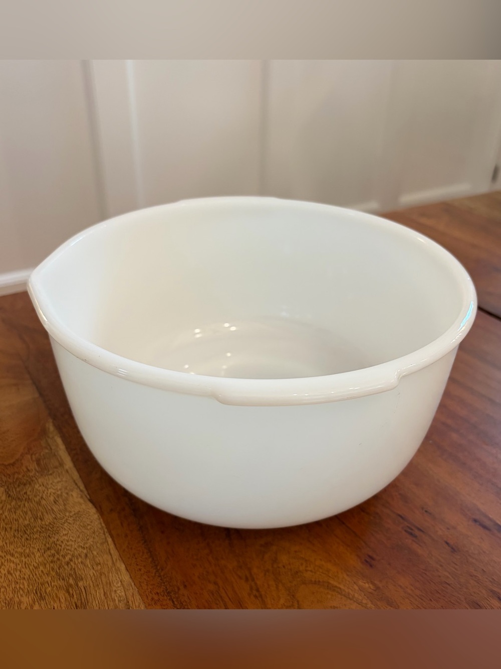 VTG Fire King Ware Sunbeam Mixmaster Large 3qt Milk Glass Mixing Bowl 9" Spout